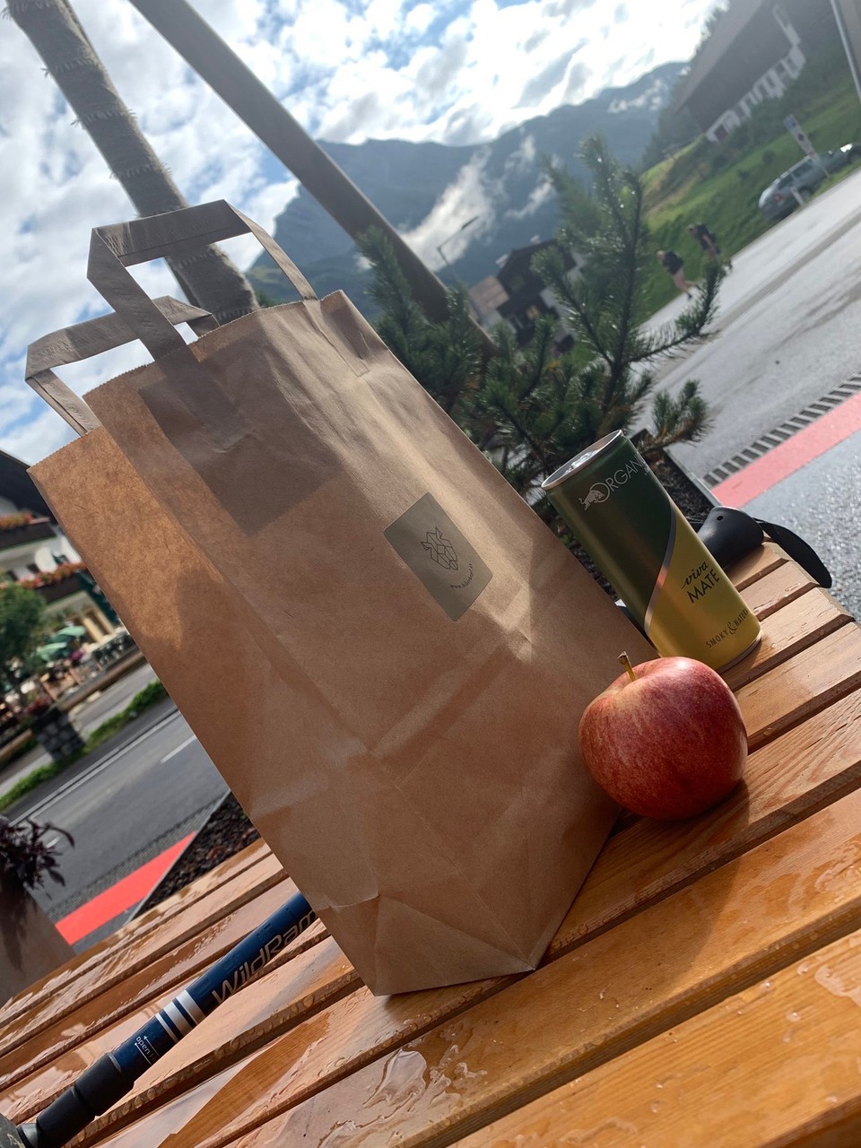 Österreich - Warth - Wegzerrung vom Hotel! :0)

Auf geht’s!