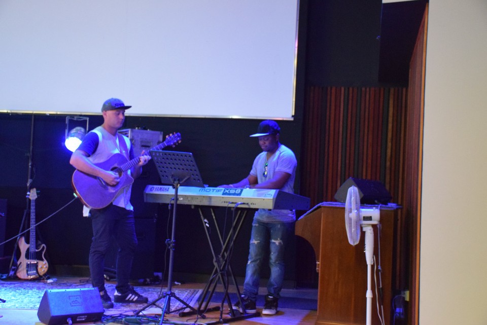 Australien - Byron Bay - kleine Jam-Session nach Ende des Gottesdienstes