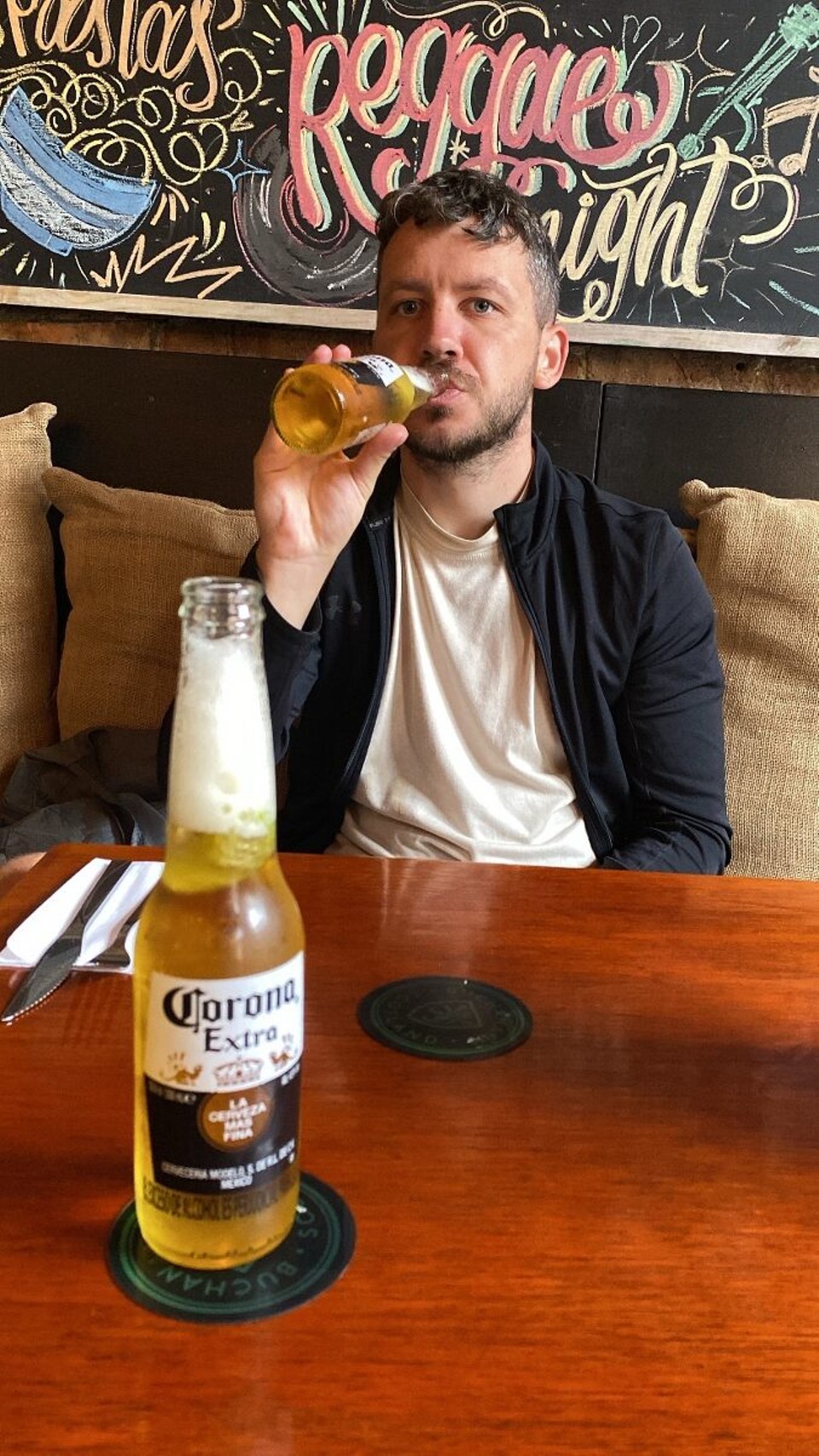 Colombia - Bogotá - Une bonne Corona apres une long nuit de voyage ( 1iere journee)