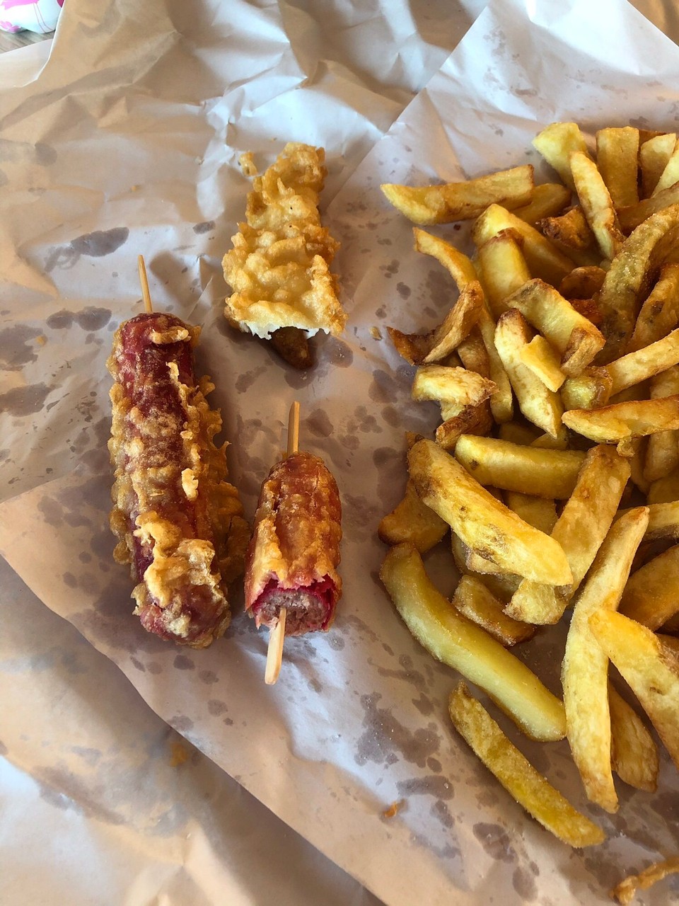 Neuseeland - Akaroa - Unser Nachtessen. Die Hot Dogs in Neuseeland sehen etwas anders aus als erwartet.