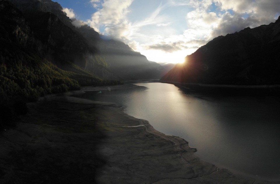 Schweiz - Glarus - Aufnahme mit der Drohne-Klöntalersee
