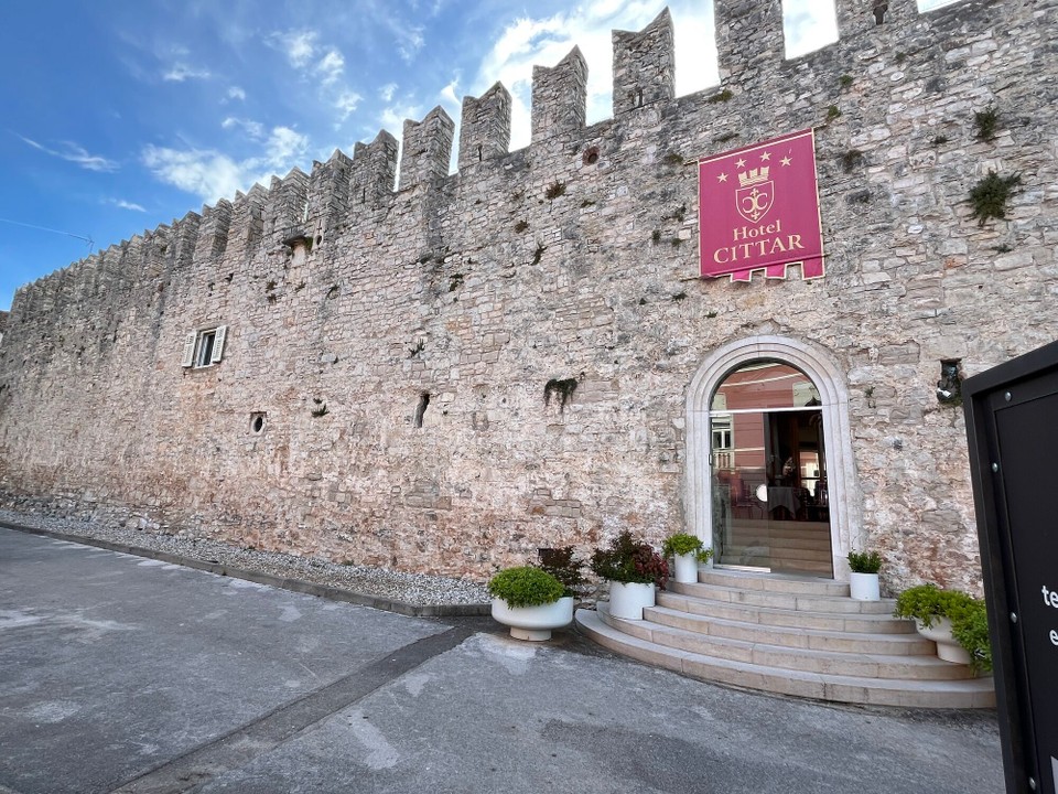 Kroatien - Novigrad - Stadtmauer 