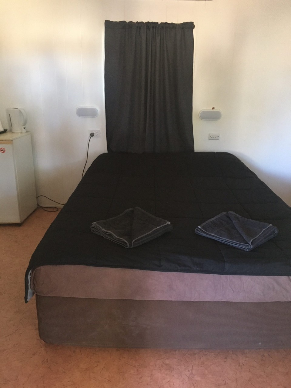 Australien - Minilya - Mach’s gut Zimmer 6! Wir werden dich und deine Klimaanlage vermissen.