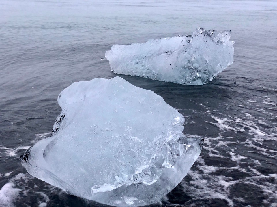 Island - Sveitarfélagið Hornafjörður - Da kommen die Eisblöcke angetrieben...