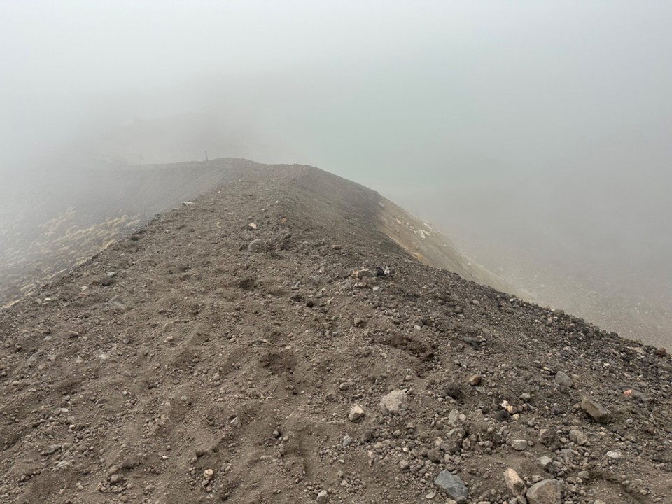 Neuseeland - Tongariro - Bis Zum Peak 1880mHöhe sind es ca. 8,5km.