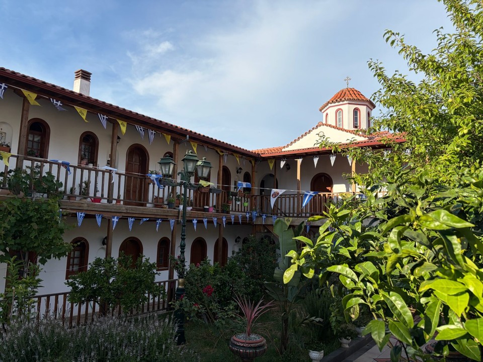 Griechenland - Lefkada - Da sich die Feiertage in Griechenland nach dem griechisch-orthodoxen Kalender richten, ist Pfingsten später als in Deutschland.