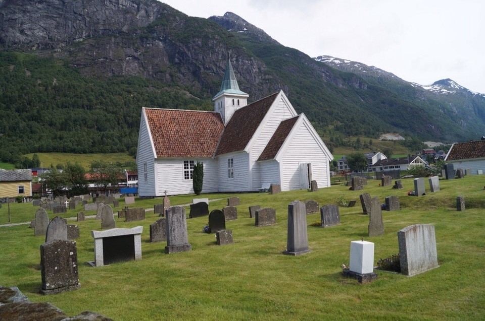 Norwegen - Olden - Die Kirche.