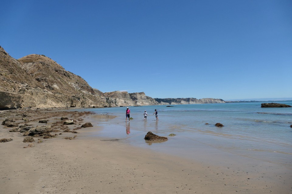 Neuseeland - Clifton - Jungs auf Erkundungstour