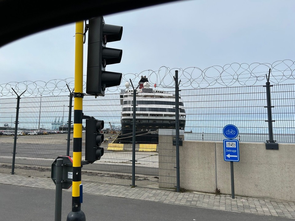 Belgien - Blankenberge - Kreuzfahrer in Zeebrügge.