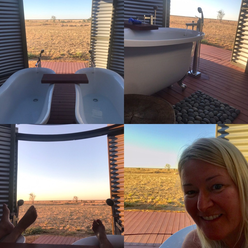 Australia - Julia Creek - Having a bath .. outback style !