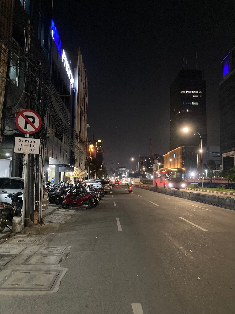 Indonesien - West Jakarta - Herzlich Willkommen in Jakarta, nach über acht Stunden Zugfahrt endlich angekommen 😀