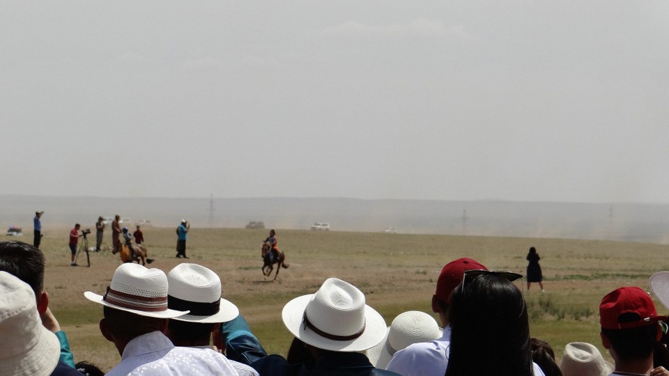 Mongolia - Mandalgovi - Watching the horse race finishing