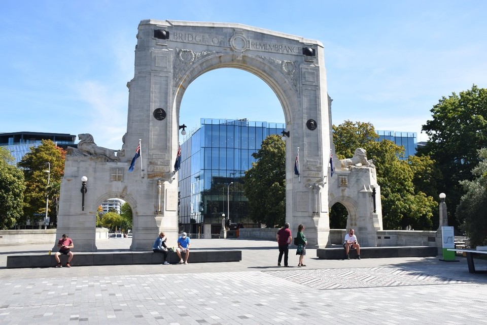 Neuseeland - Christchurch - Torbogen der Rememberance Bridge - ein Denkmal für den 1. Weltkrieg