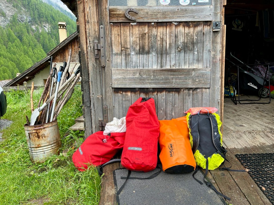 Frankreich - Saint-Véran - Gepackt & bereit für neue Abenteuer