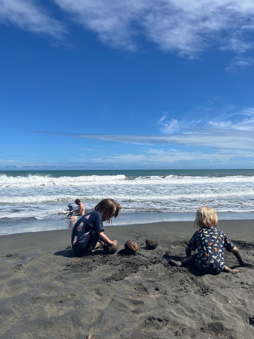 Costa Rica - Talamanca - Kokusnüsse als ideales Sandspielzeug