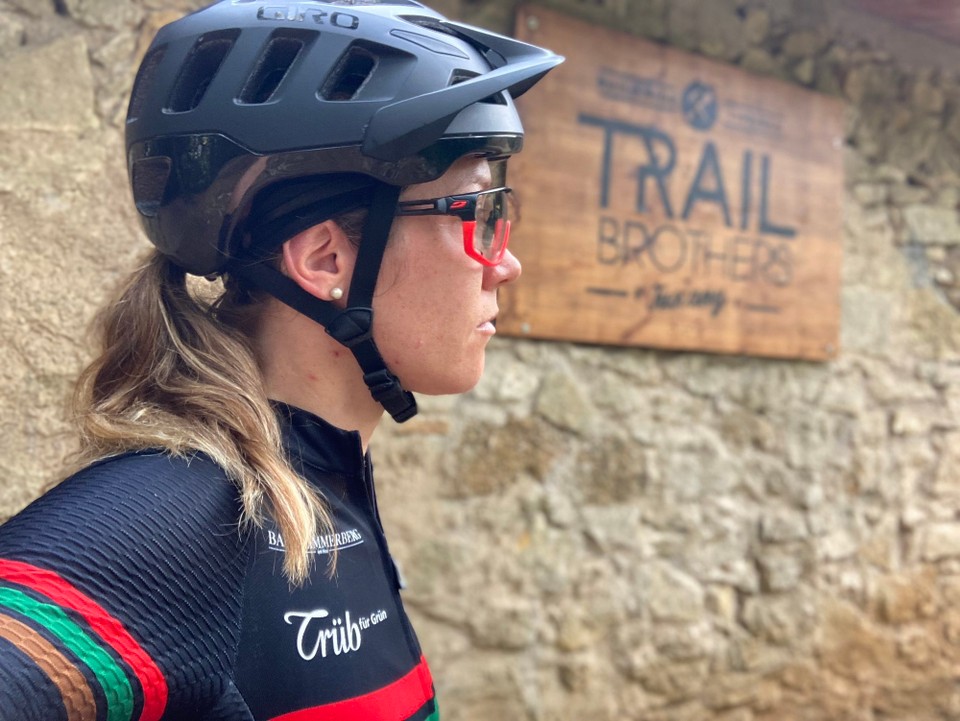 Italien - Roccastrada - die Trail-Brothers haben für alle Biker Wasserflaschen bereitgestellt👍🏻