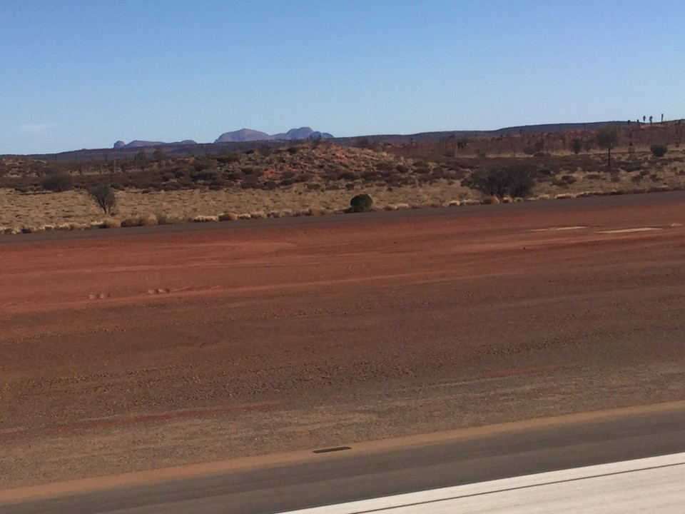 Australien - Cairns North - Ein letzter Blick auf Kata Tjuta. 