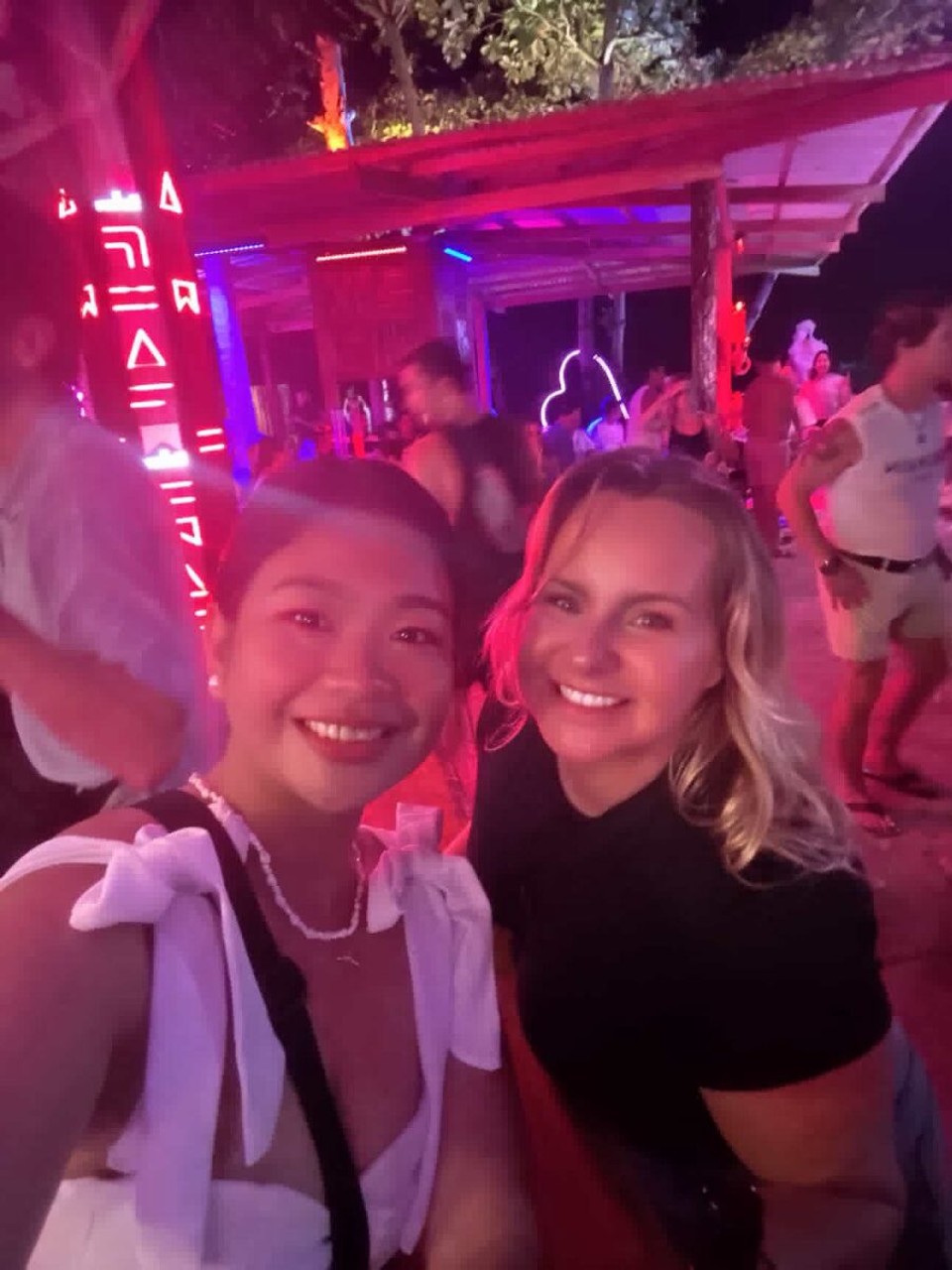 Philippines - General Luna - Mad friends with a manil girl who wants to move to the uk! 