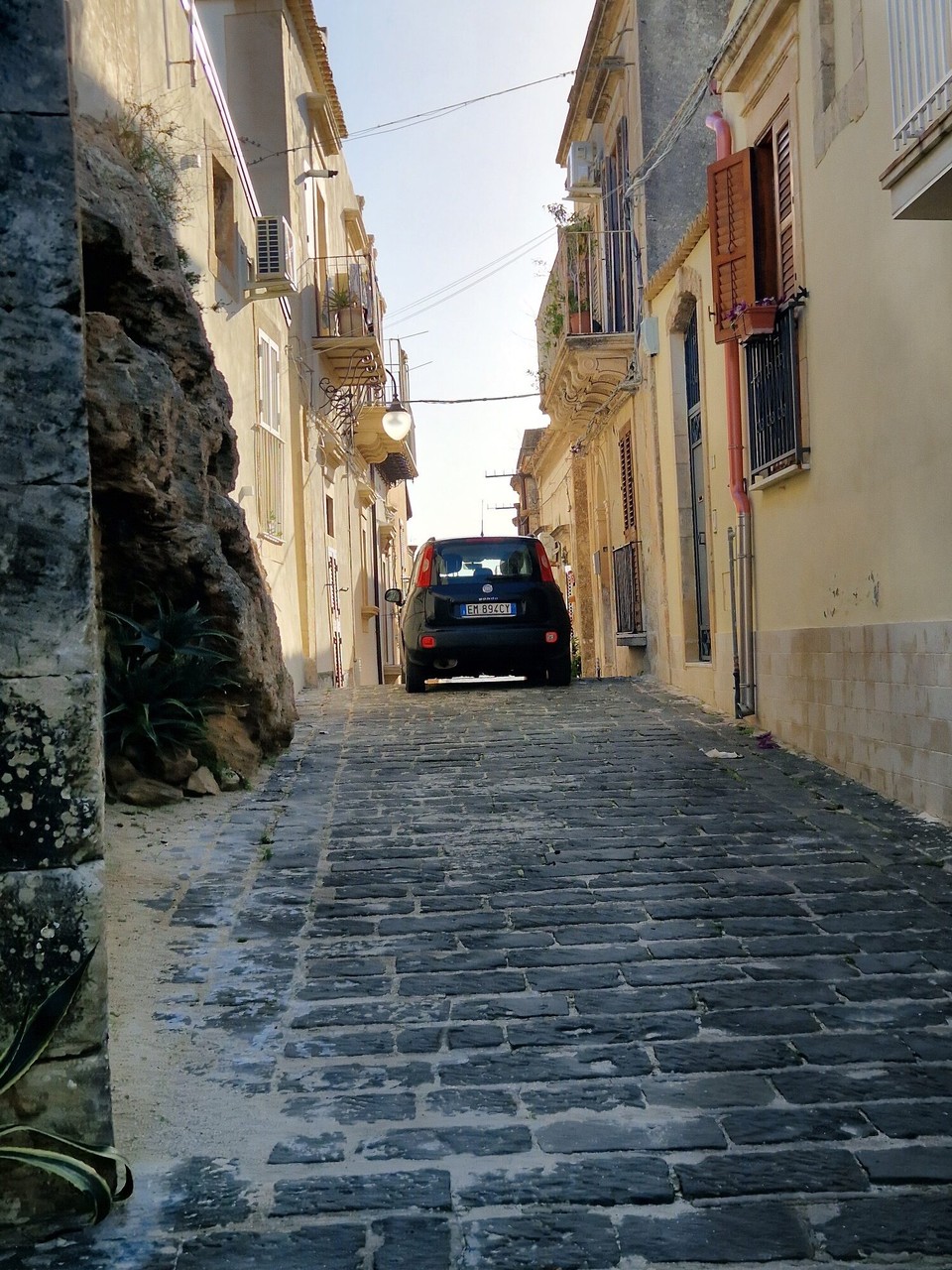 Italien - Ispica - Straße so breit wie ein Fiat Panda 