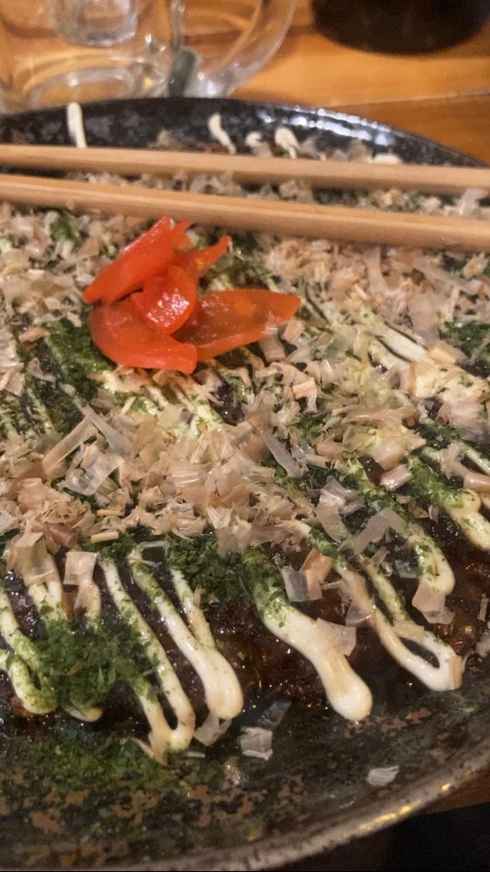 Neuseeland - Christchurch - Und weil wir erst spät auf dem Nachhauseweg sind, gehen wir gleich noch in der Stadt was japanisch essen. Okonomiyaki - eine Art Kartoffelpuffer mit Seetang