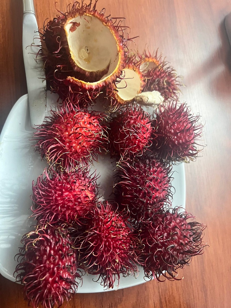 Costa Rica - San José - Nachem Gottesdienst bini no in Lade ide nöchi und han mer die Frücht gholt. Schmöcked chli wie Lichi nur echli weniger intensiv 