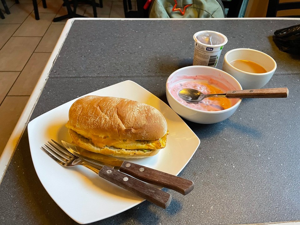 El Salvador - Chalchuapa - Die besten Hostels haben Frühstück inklusive 😜 -  morgens um 6:45 Uhr 🥣 