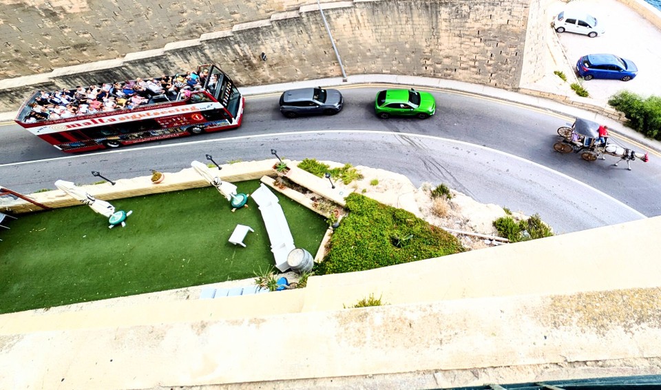 Malta - Valletta - Am letzten Tag sind wir nochmal mit der Fähre nach Valletta gefahren. Hier gibt 1 PS das Tempo vor.