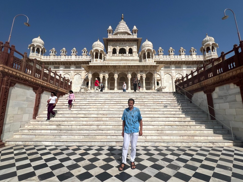 Indien - Jodhpur - Ein herrliches Gebäude aus weißem Marmor.