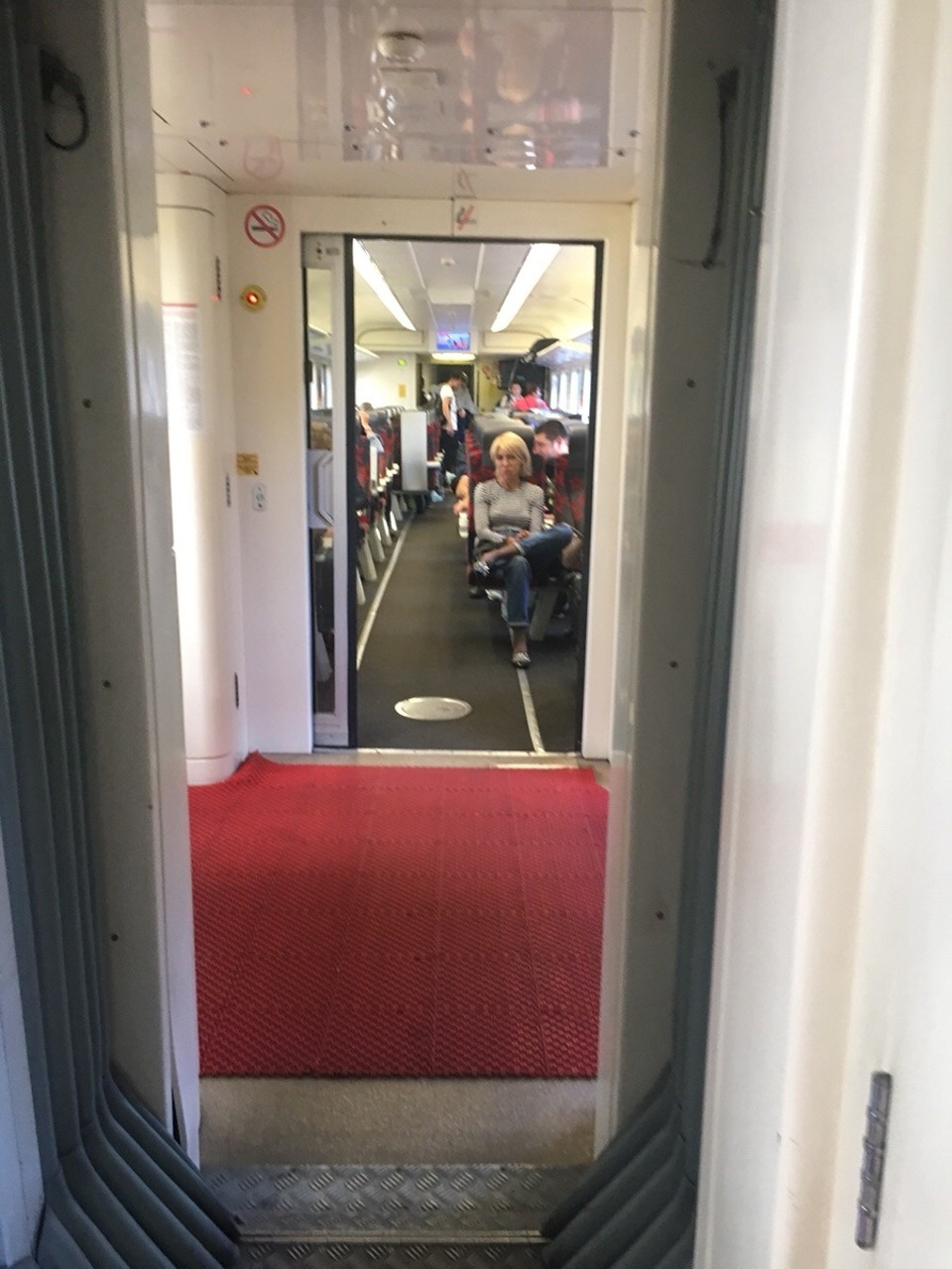 Russia - Moscow - Vlak iz letališča do centra. 
