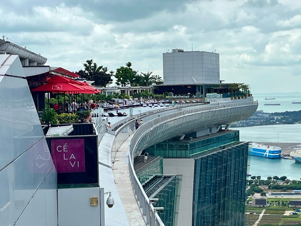 Singapur - Singapur - Auf dem Sky Deck des super Hotels On the Bay in Singapur