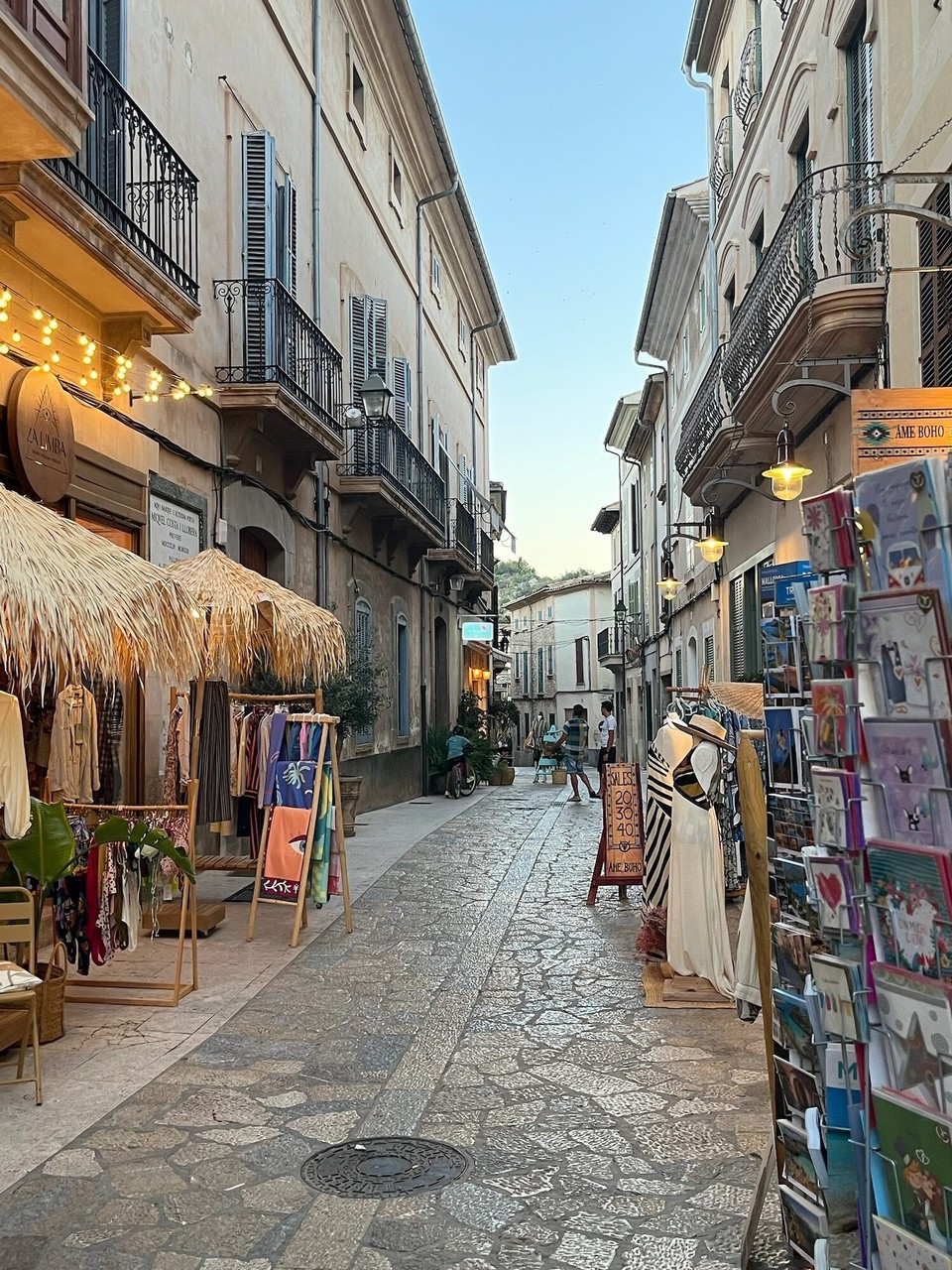 Spanien - Pollença - um im Anschluss durch die Stadt zu bummeln und den Abend mit einem Sangria und Live-Musik ausklingen zu lassen.