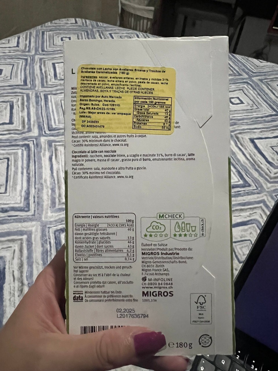 Costa Rica - Matina - Han natürlich au eini müesse kaufe und die isch würklich e ganz schwiizerischi us de Migros