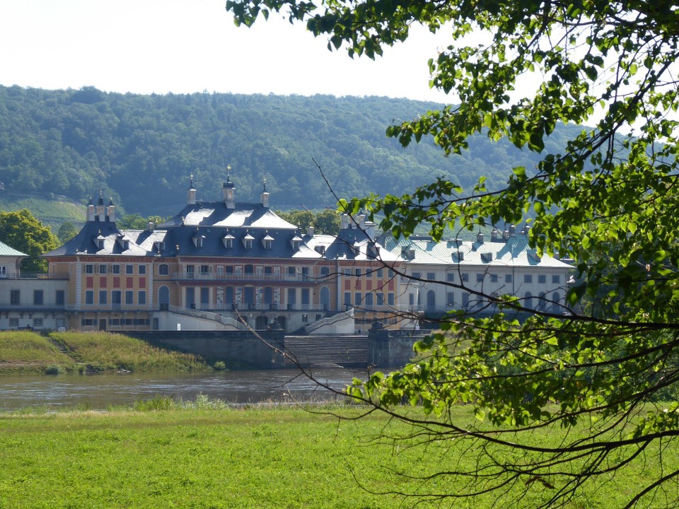 Deutschland - Bad Schandau - Also flugs an Schloss Pillnitz vorbeigeschossen. War aber sowieso okay, weil ich da schon mal war. Die ganze Anlage ist wunderschön und sehenswert.