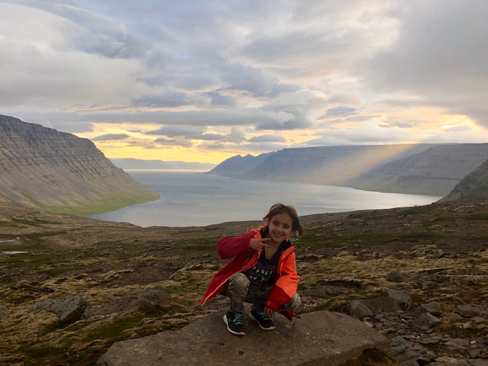 Island - Ísafjarðarbær - Noch eine kleine Shooting-Session am heutigen Abend... Lena mit dem Dynjandisvogur.