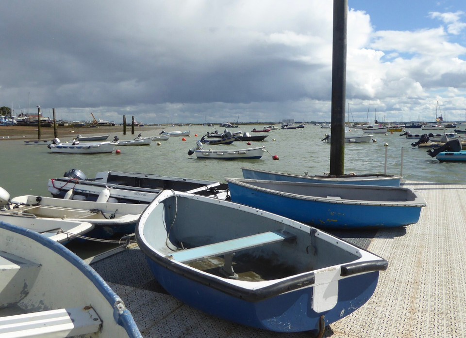 United Kingdom - Colchester - The hammerhead, waiting to pick up the launch.