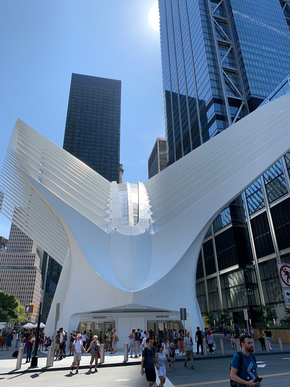 Vereinigte Staaten - New York - Eine Shoppingmall die optisch wie eine Friedenstaube aussehen soll. Dimensionen unvorstellbar!!!!