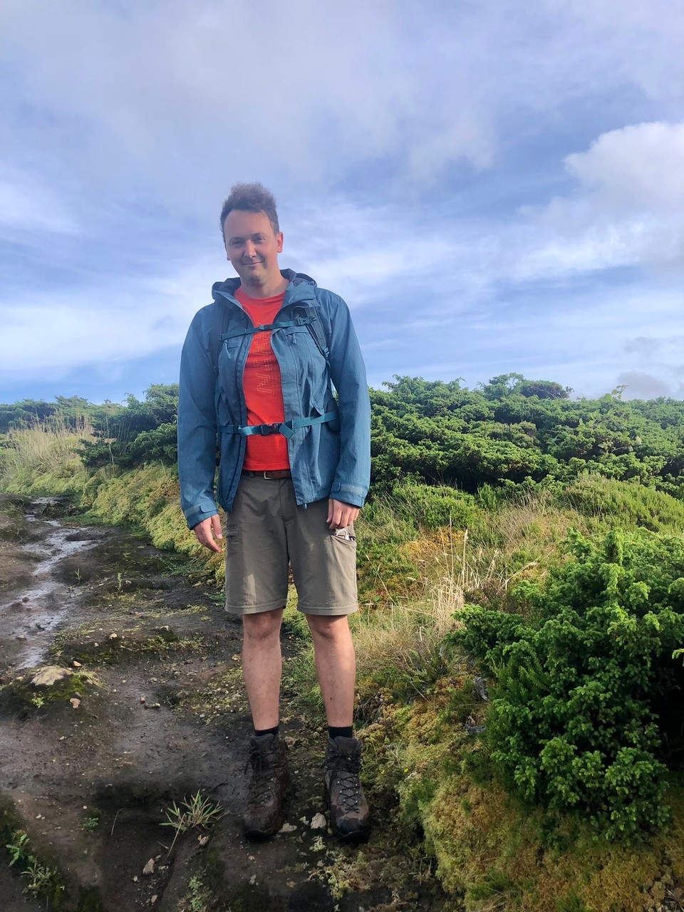 Portugal - Lajes Das Flores - Da hat sich jemand eingesaut, zum Glück ist der Schuh nicht im Schlamm stecken geblieben 😅