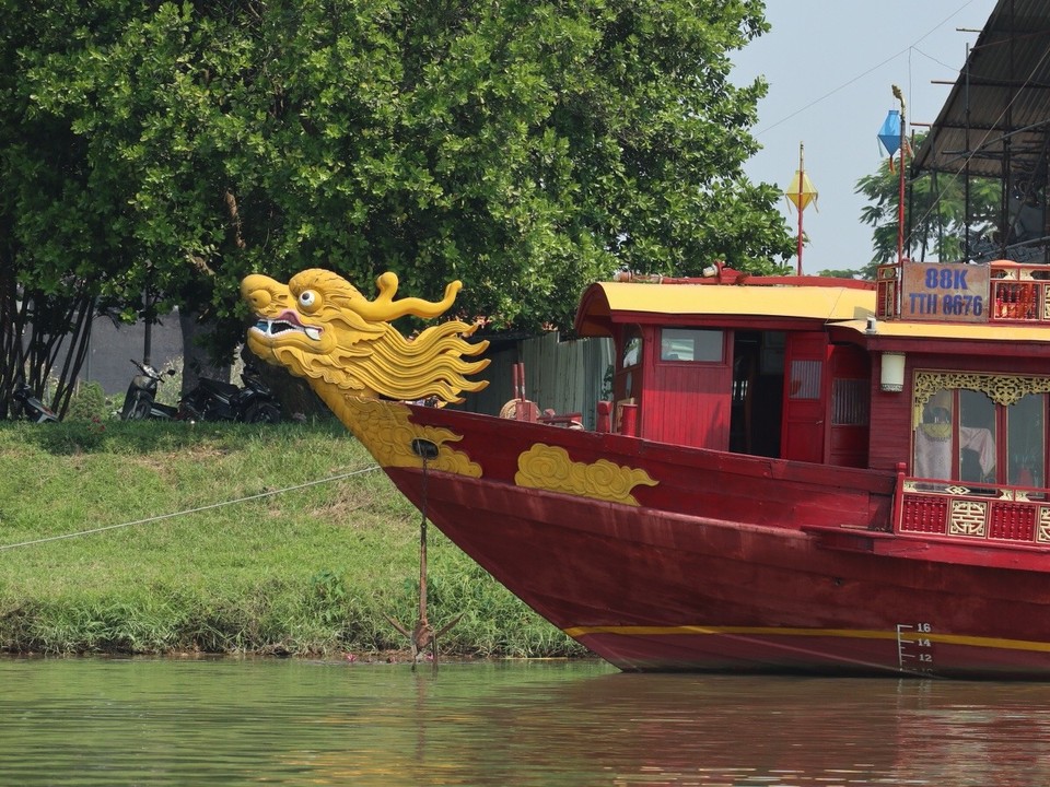 Vietnam - Huế - Drachenboot