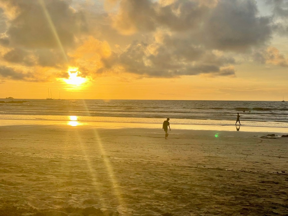 Costa Rica - Santa Cruz - Noch ein traumhafter Sonnenuntergang am Strand🌅 … 