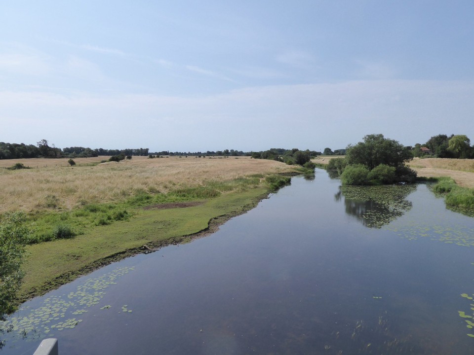 Deutschland - Bremen - Ich bin sehr gespannt, ob der Fluss morgen bis Bremerhaven noch mal so idyllisch wird. Im Gegensatz zu heute, wo wir viel im Landesinneren fuhren, geht es morgen meist direkt am Fluss entlang.