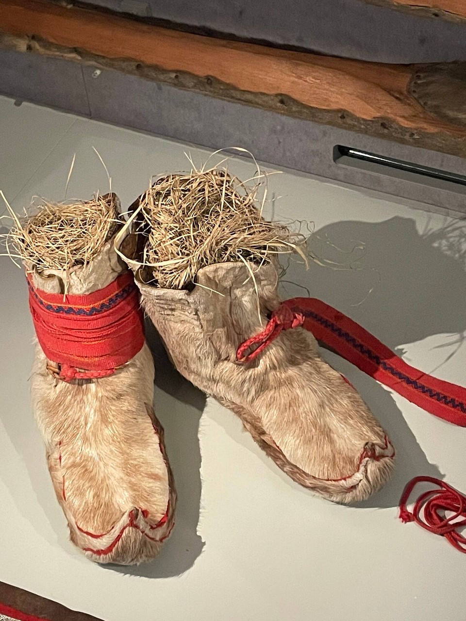 Finnland - Ivalo - Das sind mal warme Schuhe, die die Sami getragen haben 