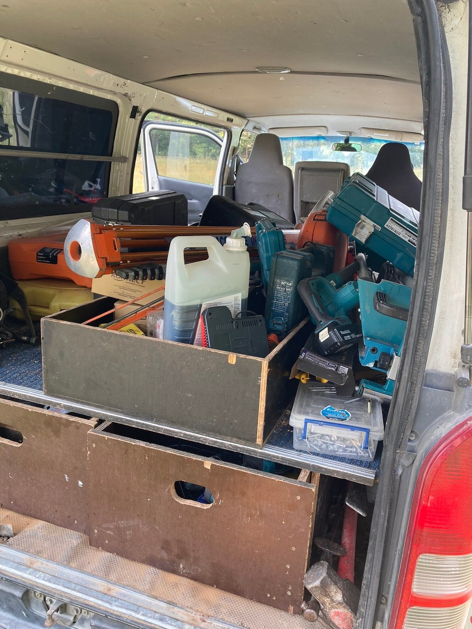 Neuseeland - Wakefield - Bei Jimmy angekommen, darf ich erstmal den Van entrümpeln - also alles erstmal ausräumen