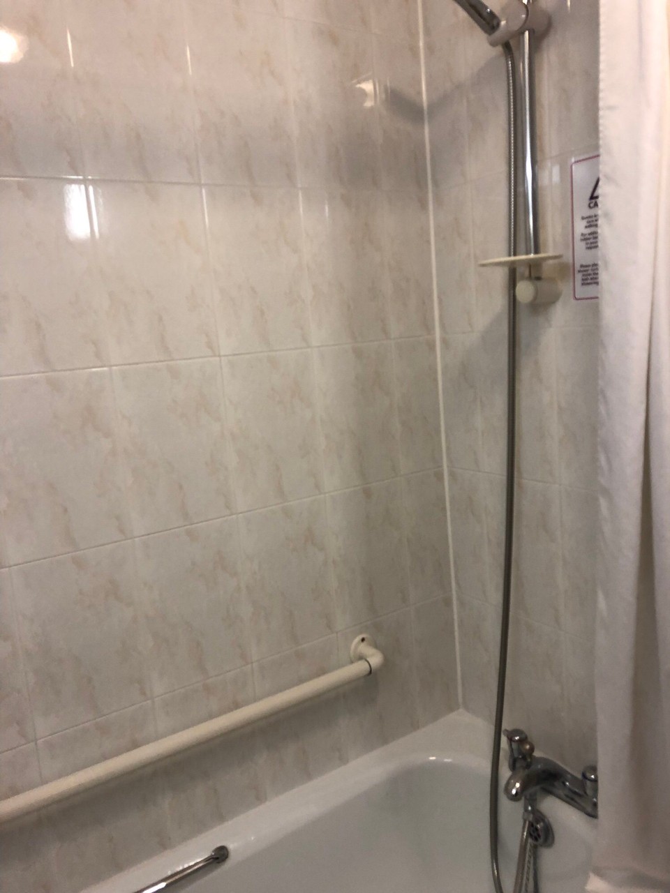 Vereinigtes Königreich - Livingston - Und Badewanne (ich werde trotzdem lieber duschen)