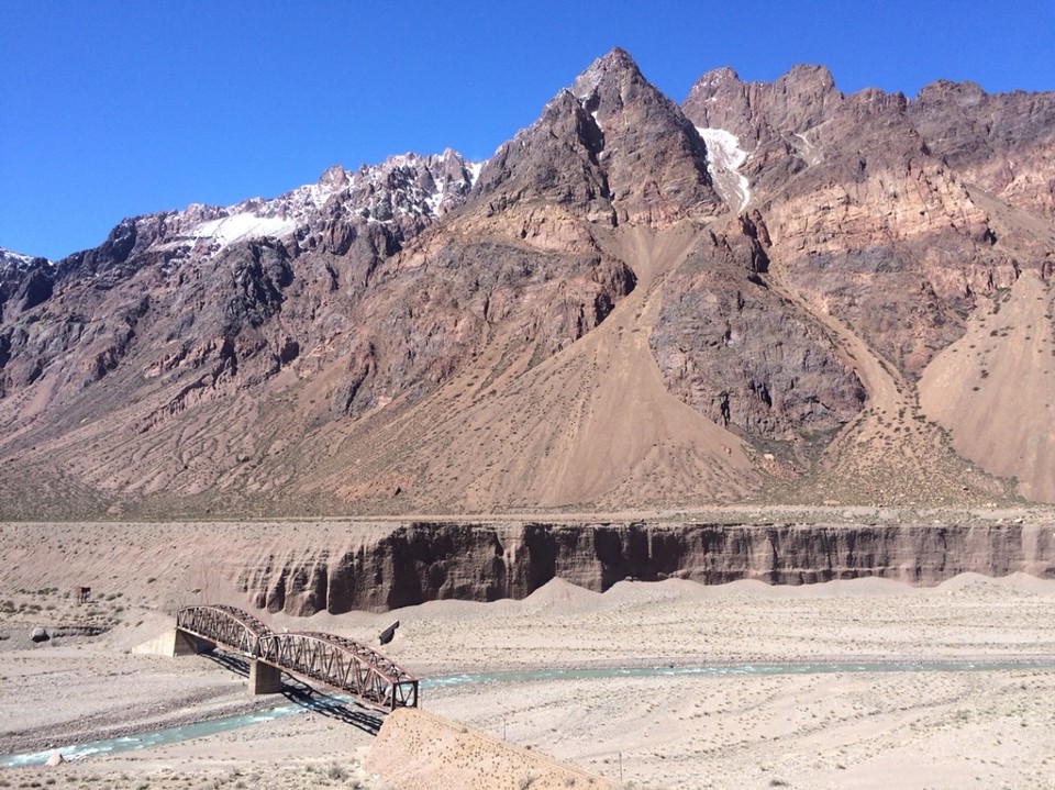 Argentinien - Mendoza - Argentinische Bahnstrecken einen zwei Dinge: aufwändig gebaut und aufgegeben!