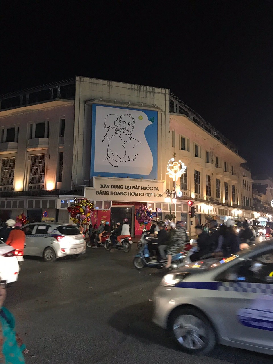 Vietnam - Hanoi - Papa Ho ist allgegenwärtig 