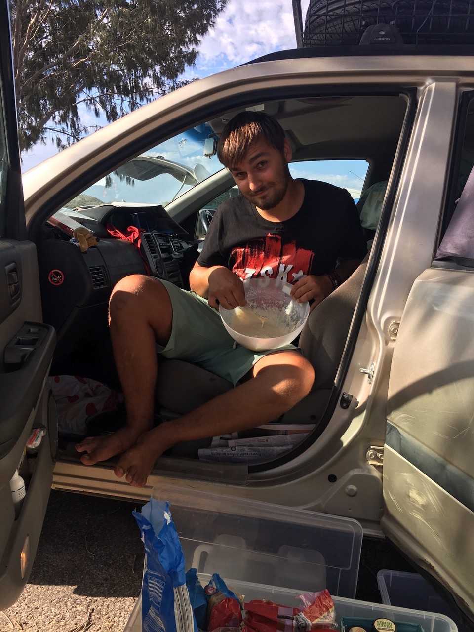 Australien - Geraldton - Sammy musste den spätzleteig mit einer Gabel rühren!