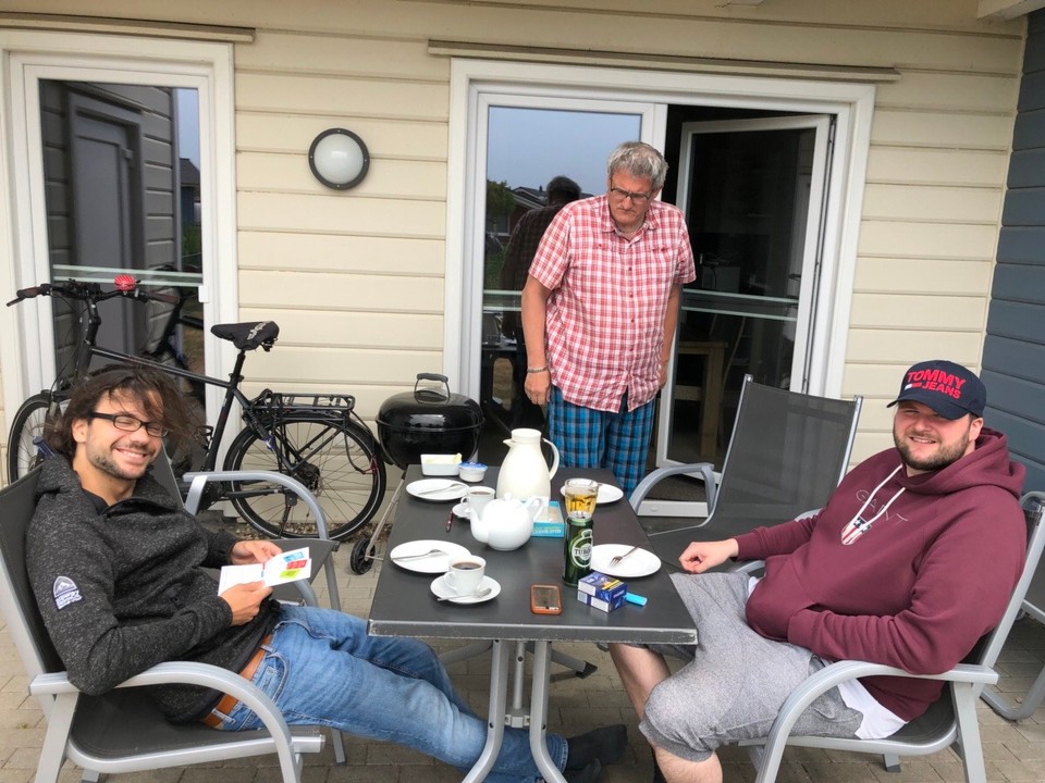 Deutschland - Dagebüll - Unser Grillbereich Jörg, Fabian und Niklas beim Chillen 😎 