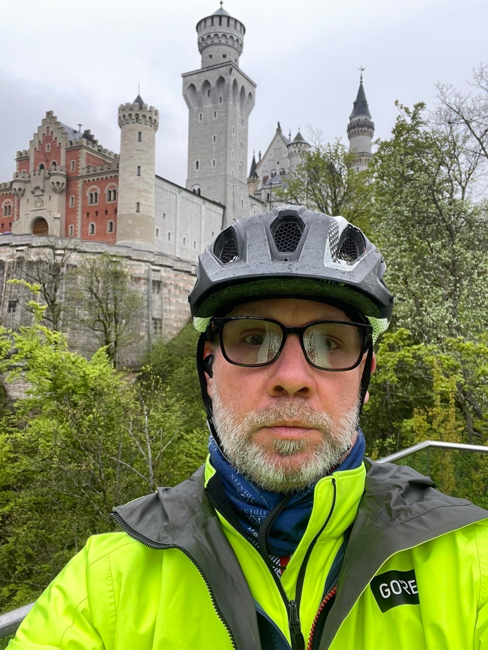 Deutschland - Schwangau - Und wieder mal kündigt sich Regen an. Wieder rein ein mein Regengewand. ☹️
