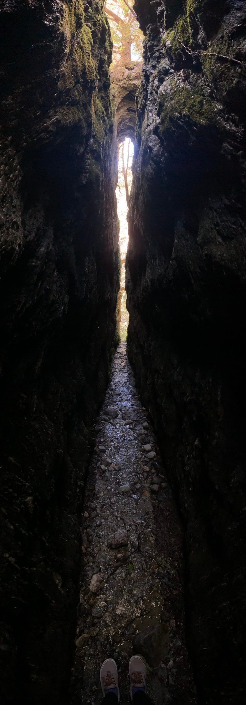 Neuseeland - Queenstown-Wakatipu Ward - Eine „Höhle“ gibt es zu bestaunen 🤪