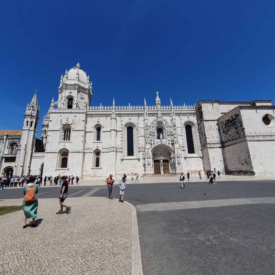 Portugal - Lissabon - Danach fahren wir mit dem Bus nach Belem und steigen beim Mosteiro dos Jerónimos aus.
